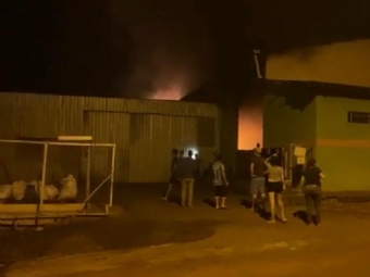 Incndio atinge fbrica de batatas em Engenheiro Beltro