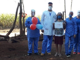 Equipe de sade comemora a cura do primeiro paciente tratado no municpio