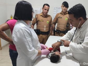 Policiais Militares salvam a vida de beb de 11 dias aps se engasgar com leite