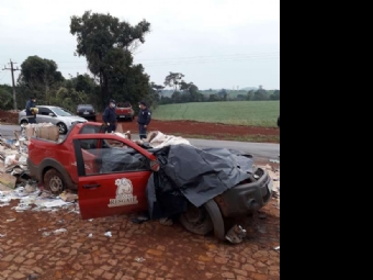 Carro  esmagado e motorista morre em grave acidente em Quedas do Iguau
