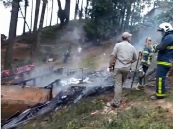 Me de crianas que morreram em incndio teve 70% do corpo queimado e est em estado grave na UTI de hospital em Curitiba