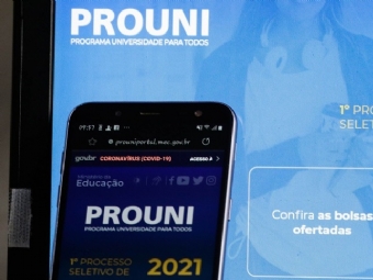 Bolsonaro altera MP e amplia acesso de alunos de escolas privadas ao ProUni