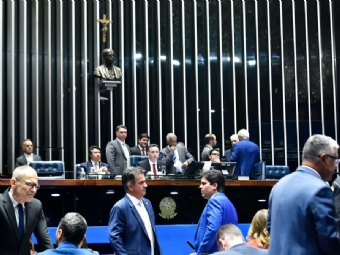 Senado aprova PEC que criminaliza posse e porte de drogas