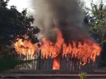 Homem tranca mulher em residncia e ateia fogo na Vila Guaruj