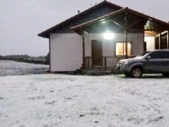Cidades do RS tm neve e chuva congelada