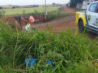 Botijes supostamente produtos de furto so encontrados pela PM em Campina da Lagoa