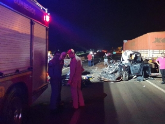 Motorista e criana morrem em batida entre caminho e carro na BR-277, em Foz do Iguau