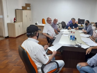 Estimativa de produo Agrcola e Agropecuria  tema de reunio na Secretaria Municipal de Agricultura e Meio Ambiente de Campina da Lagoa