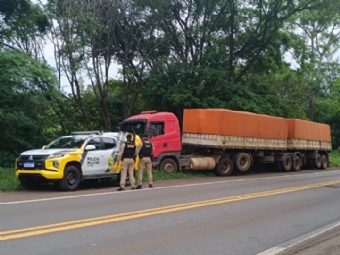Motorista de Carreta Furtada Morre em Confronto com a Polcia na PR-323, em Umuarama