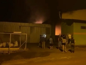 Incndio atinge fbrica de batatas em Engenheiro Beltro