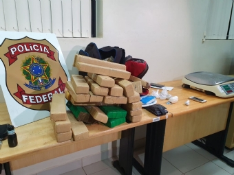 Trs pessoas so presas suspeitas de trfico de drogas, durante operao da PF em Medianeira