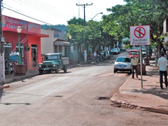 Com avano do Covid-19, prefeito volta a fechar comrcio em Corumbata do Sul