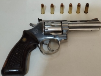 Idoso de 73 anos � preso com rev�lver de numera��o raspada ap�s amea�ar moradores em distrito de Campina da Lagoa