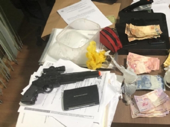 Suspeito de trfico engole buchas de cocana ao ser abordado em operao policial e morre por overdose 