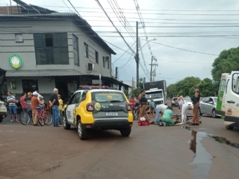 Jovem fica em estado grave aps bater motocicleta em veculo na rea central de Campina da Lagoa