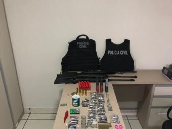 Polcia Civil apreende armas e munies em Loja no centro de Campina da Lagoa