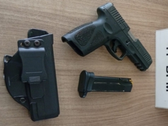 Homem  preso com pistola aps denncia de agresso em praa pblica em Araruna