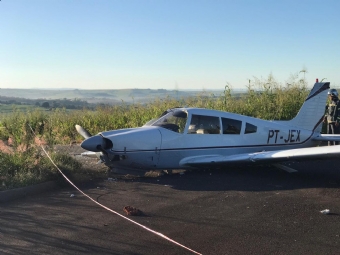 Duas pessoas ficam feridas aps pouso forado de aeronave em rea rural de Maring, dizem bombeiros