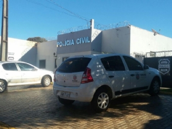 Pai e filho so encaminhados a Delegacia por posse ilegal de arma de fogo