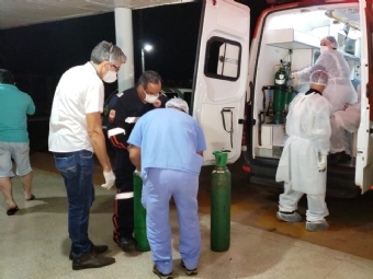 Paciente aguarda vaga de UTI por 2 horas em ambulncia e s consegue aps morte de outra pessoa internada