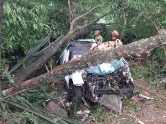 Ap�s mais de 12 horas preso �s ferragens, homem sobrevive a acidente em Apucarana