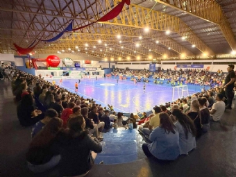 Noite de Carnaval vira espet�culo de futsal em Ubirat�