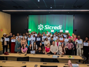 Sicredi certifica mais de 100 estrangeiros em curso de l�ngua portuguesa
