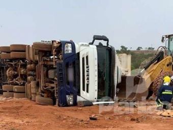 Motorista morre esmagado por carreta na zona rural de Maring