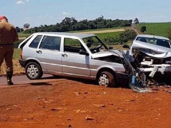 Trs pessoas ficam feridas em grave acidente no trevo de acesso a Tupssi