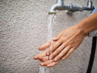 Reduo de 60% da vaso de mananciais pe em risco fornecimento de gua no sudoeste, diz Sanepar