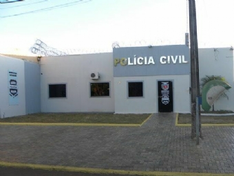 Me  presa acusada de consentir relaes da filha de 13 anos com o padrasto que j est preso acusado de estrupo de venervel