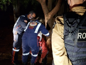 Mulher fere companheiro a tijoladas ao flagrar traio com travesti e acaba detida